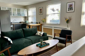 Sienna's 2 - bedroom apartment, London, N1.